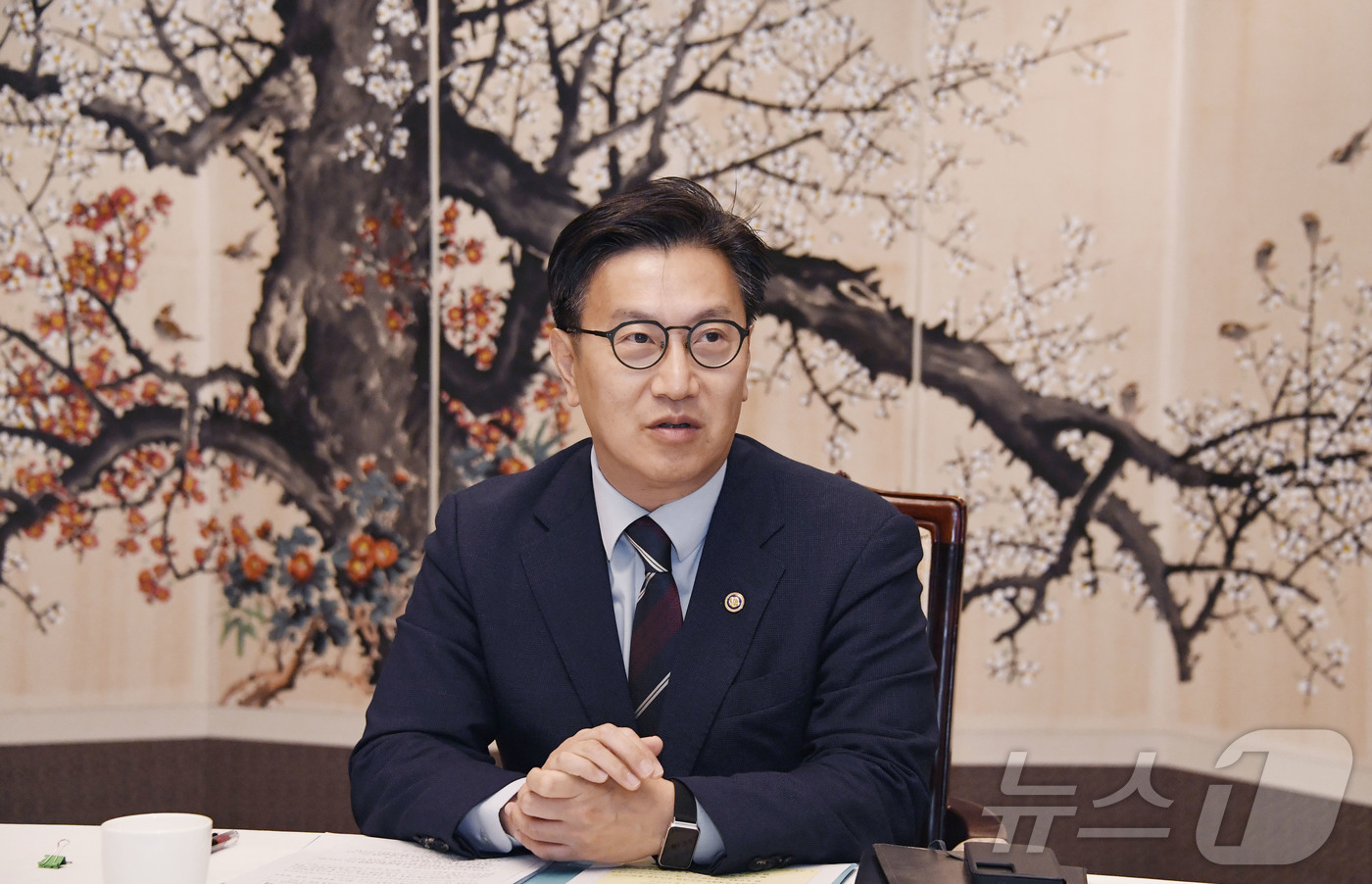 (서울=뉴스1) 사진공동취재단 = 김범석 기획재정부 차관이 1일 오후 서울 종로구 세종대로 정부서울청사에서 열린 '제3차 통상현안 관련 범정부 국내대응 전담반 회의'에서 모두 발언 …