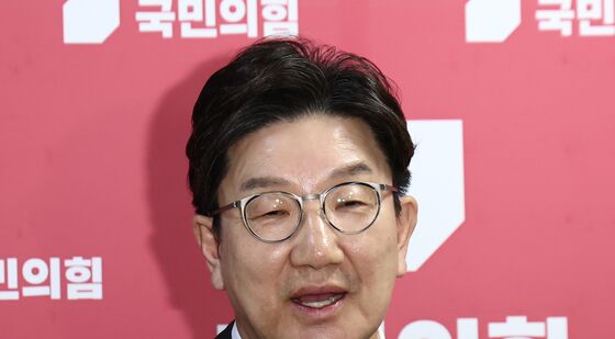 밝은 표정의 권성동