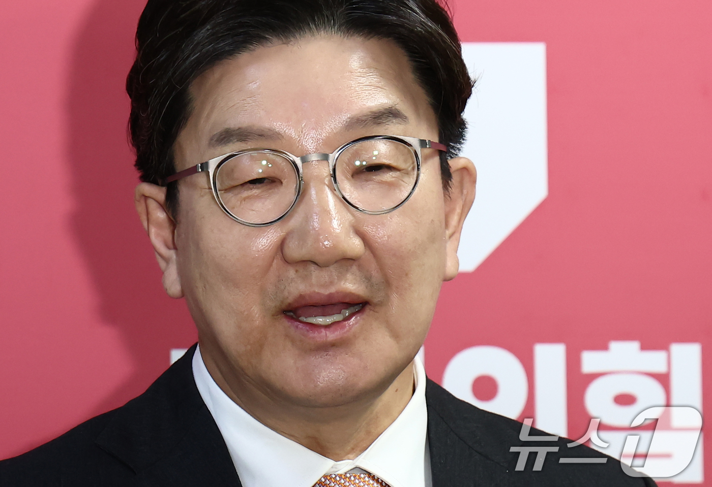 (서울=뉴스1) 김민지 기자 = 권성동 국민의힘 원내대표가 1일 서울 여의도 국회에서 이재명 더불어민주당 대통령 후보의 공직선거법 위반 사건에 대한 대법원의 유죄 취지 파기환송 판 …