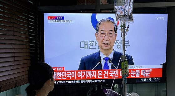 한덕수 대국민 담화 지켜보는 환자