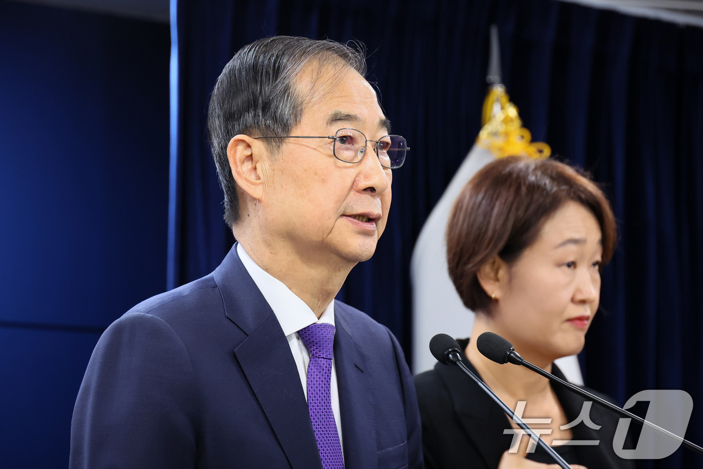 (서울=뉴스1) 임세영 기자 = 한덕수 대통령 권한대행 국무총리가 1일 서울 종로구 정부서울청사에서 대국민 담화를 하고 있다. (총리실 제공, 재판매 및 DB 금지) 2025.5. …