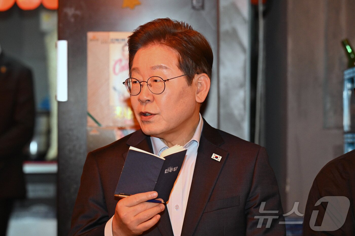 본문 이미지 - 이재명 더불어민주당 대통령 후보가 1일 서울 종로구의 한 음식점에서 열린 비전형 노동자 간담회에 참석해 발언하고 있다. (공동취재) 2025.5.1/뉴스1 ⓒ News1 이재명 기자