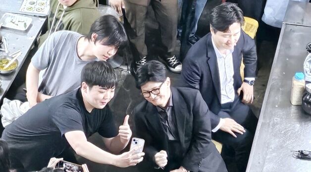 대구 서문시장서 시민과 소통하는 한동훈