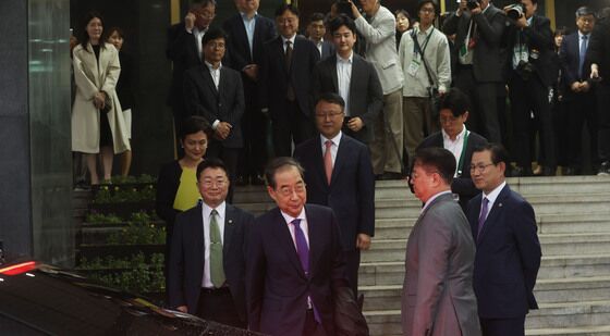 정부서울청사 떠나는 한덕수 권한대행
