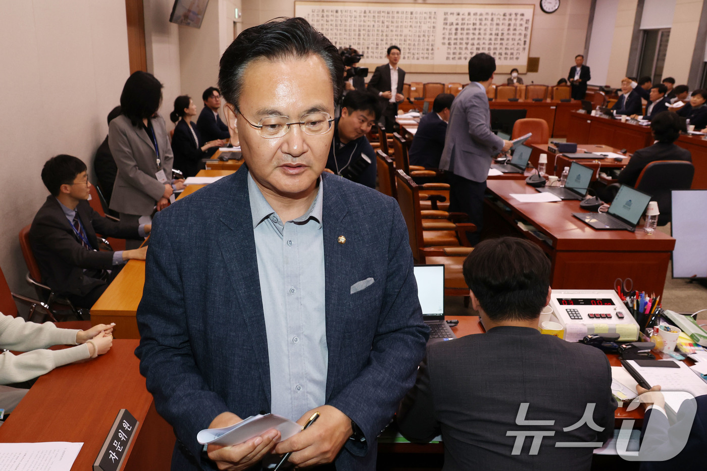 (서울=뉴스1) 이광호 기자 = 국회 법사위 국민의힘 간사인 유상범 의원이 1일 오후 서울 여의도 국회에서 열린 법제사법위원회 전체회의에서 최상목 경제부총리 겸 기획재정부장관 탄핵 …