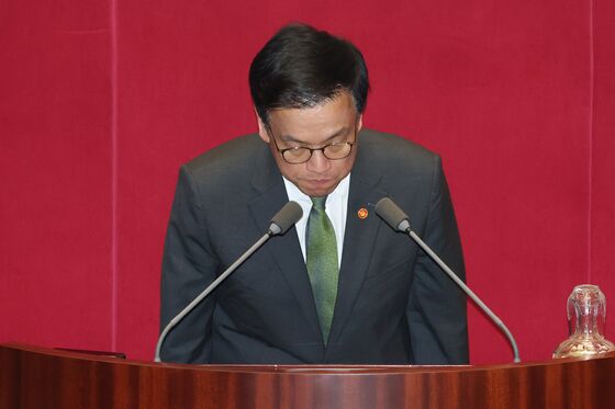 떠나는 최상목 전 부총리…"직무 충실한 공직자, 외부서 흔들어선 안 돼"