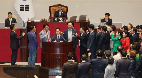 항의 속 최상목 탄핵안 제안설명