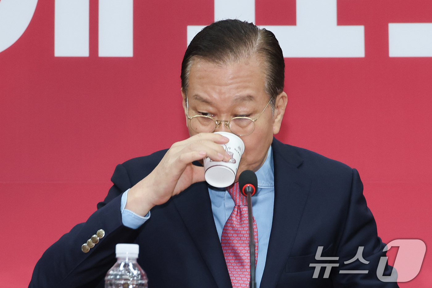 (서울=뉴스1) 안은나 기자 = 권영세 국민의힘 비상대책위원장이 10일 서울 여의도 국회에서 김문수 대통령 후보 자격 취소·한덕수 예비후보 입당 및 대선후보 등록 과정에 대해 기자 …