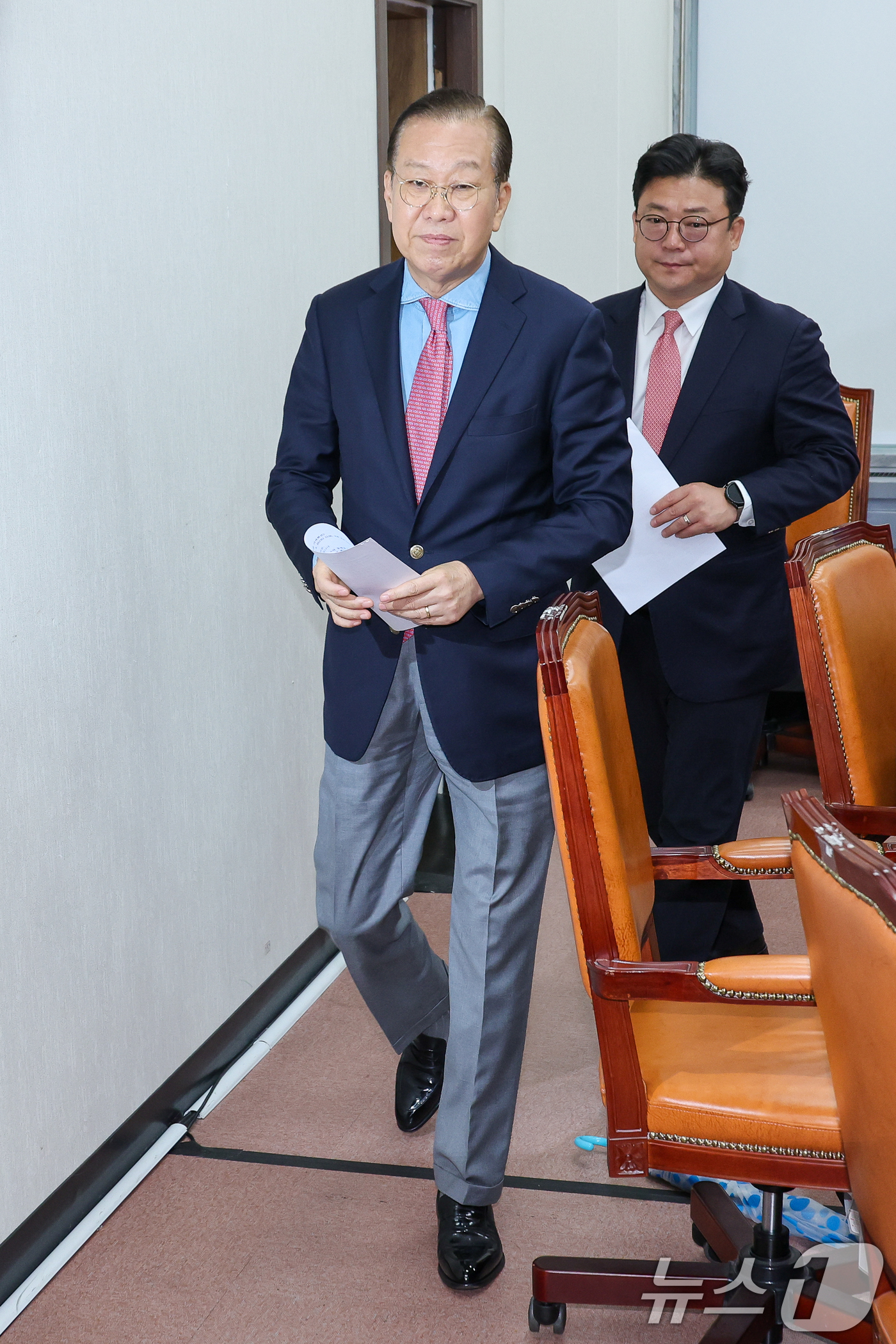 (서울=뉴스1) 안은나 기자 = 권영세 국민의힘 비상대책위원장이 10일 서울 여의도 국회에서 김문수 대통령 후보 자격 취소·한덕수 예비후보 입당 및 대선후보 등록 과정에 대해 기자 …