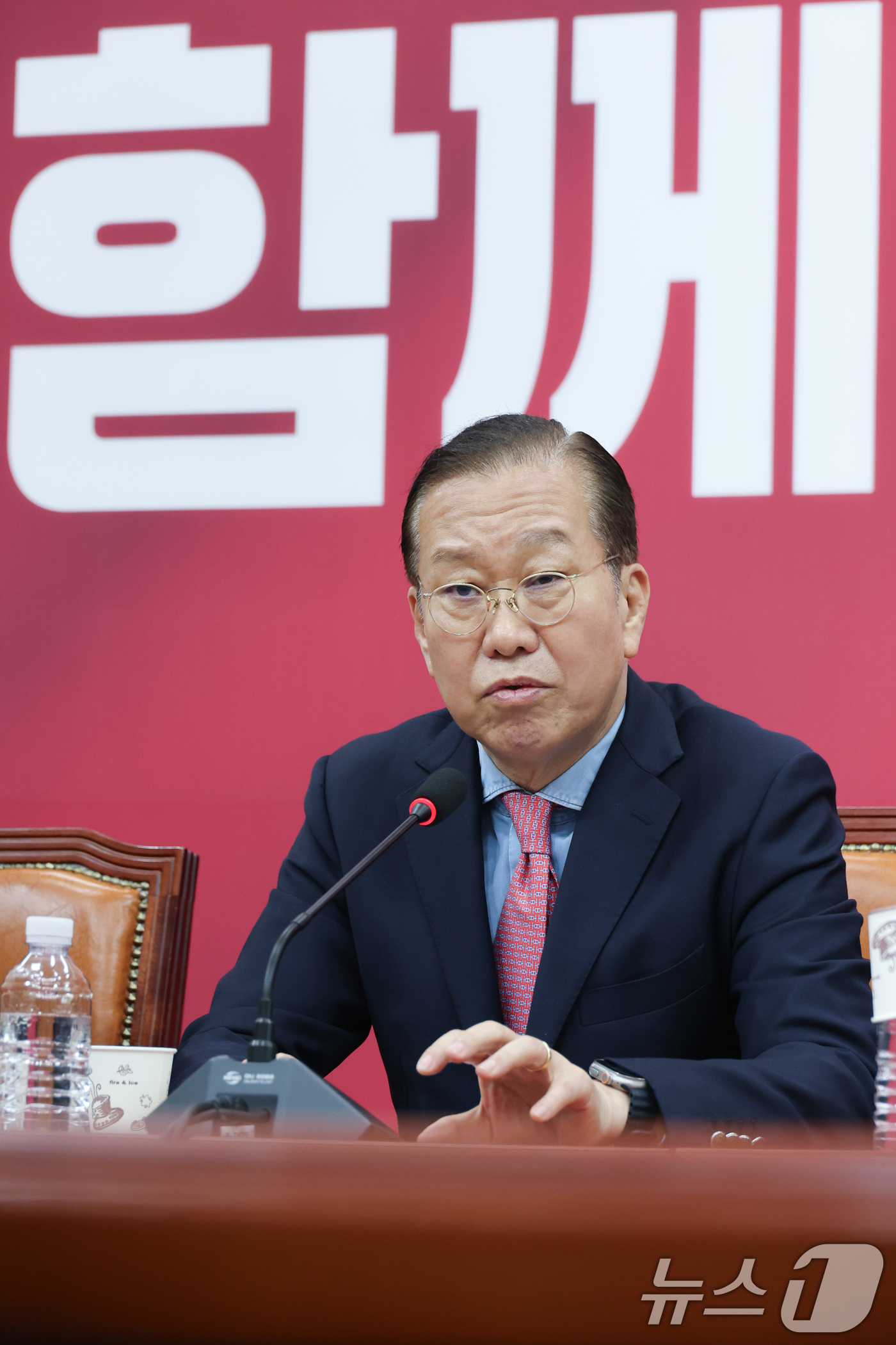 (서울=뉴스1) 안은나 기자 = 권영세 국민의힘 비상대책위원장이 10일 서울 여의도 국회에서 김문수 대통령 후보 자격 취소·한덕수 예비후보 입당 및 대선후보 등록 과정에 대해 기자 …