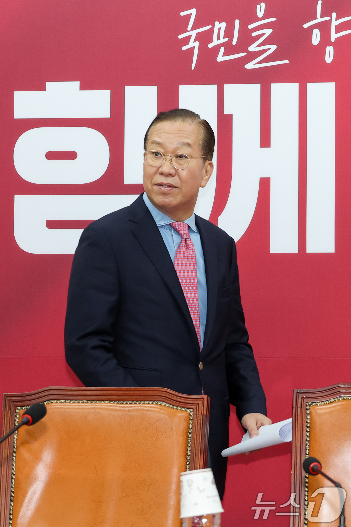 (서울=뉴스1) 안은나 기자 = 권영세 국민의힘 비상대책위원장이 10일 서울 여의도 국회에서 김문수 대통령 후보 자격 취소·한덕수 예비후보 입당 및 대선후보 등록 과정에 대해 기자 …