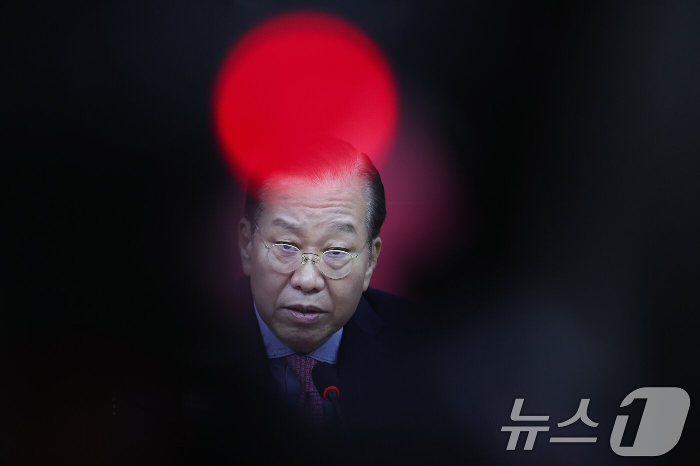 본문 이미지 - 권영세 국민의힘 비상대책위원장이 10일 서울 여의도 국회에서 김문수 대통령 후보 자격 취소·한덕수 예비후보 입당 및 대선후보 등록 과정에 대해 기자회견을 하고 있다. ⓒ News1 안은나 기자