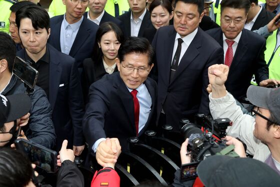 김문수, '대통령후보자 취소' 가처분 직접 출석…위법성 지적할 듯