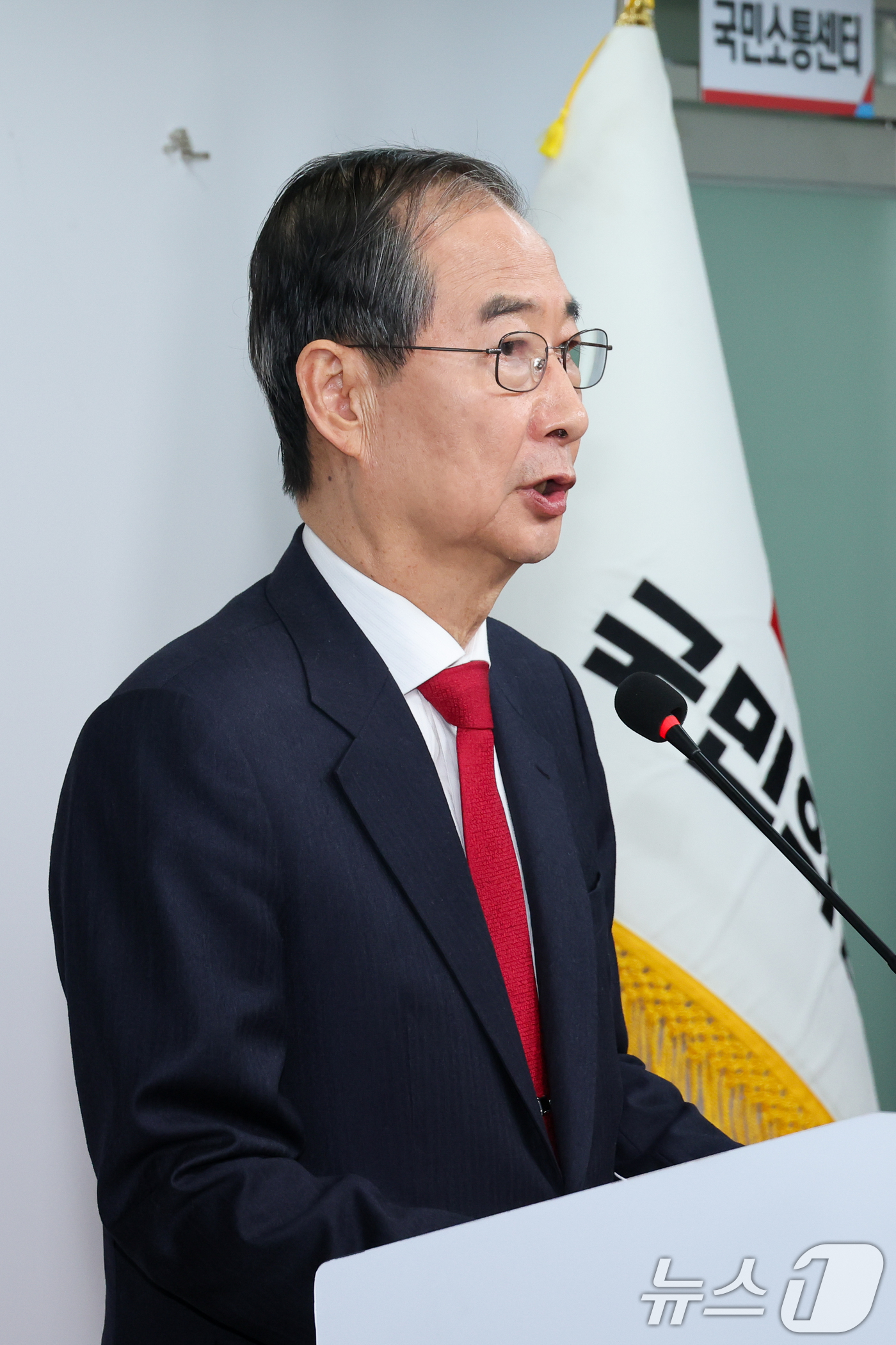 (서울=뉴스1) 안은나 기자 = 국민의힘에 입당한 한덕수 대선 예비후보가 10일 서울 여의도 중앙당사에서 현안 관련 긴급 기자회견을 하고 있다. 2025.5.10/뉴스1