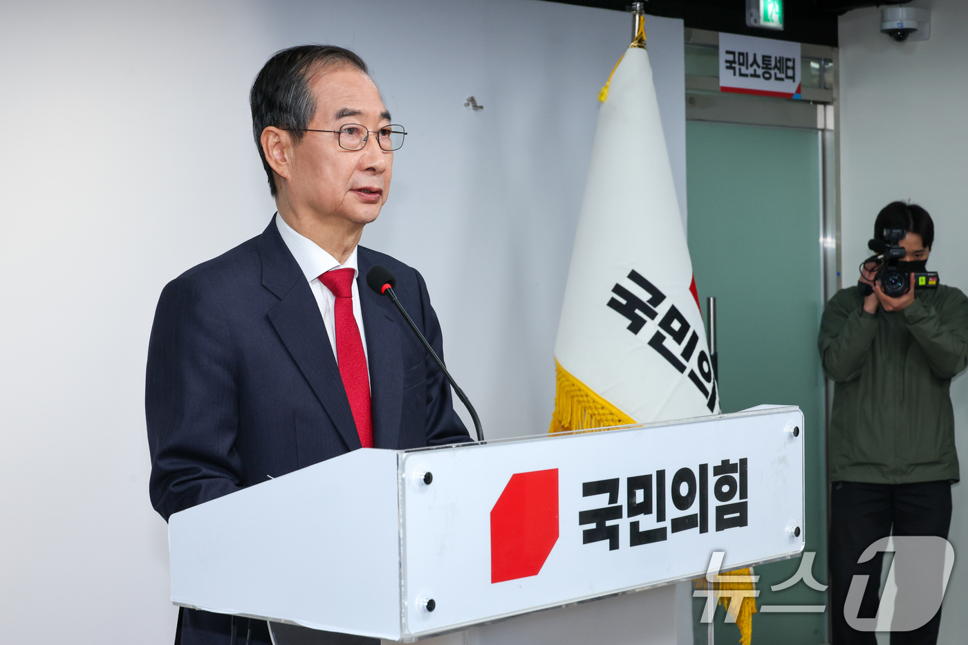 (서울=뉴스1) 안은나 기자 = 국민의힘에 입당한 한덕수 대선 예비후보가 10일 서울 여의도 중앙당사에서 현안 관련 긴급 기자회견을 하고 있다. 2025.5.10/뉴스1