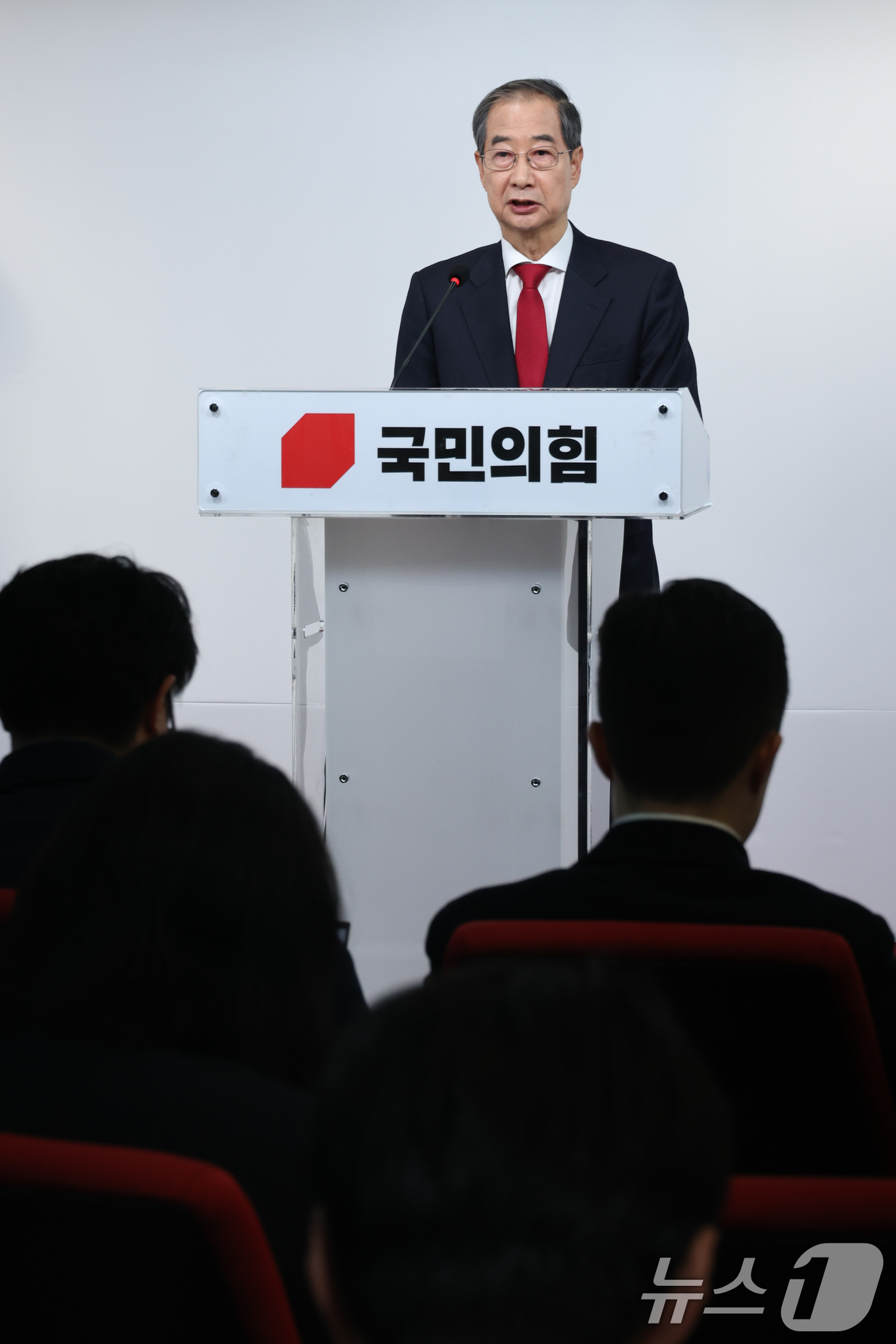 (서울=뉴스1) 안은나 기자 = 국민의힘에 입당한 한덕수 대선 예비후보가 10일 서울 여의도 중앙당사에서 현안 관련 긴급 기자회견을 하고 있다. 2025.5.10/뉴스1