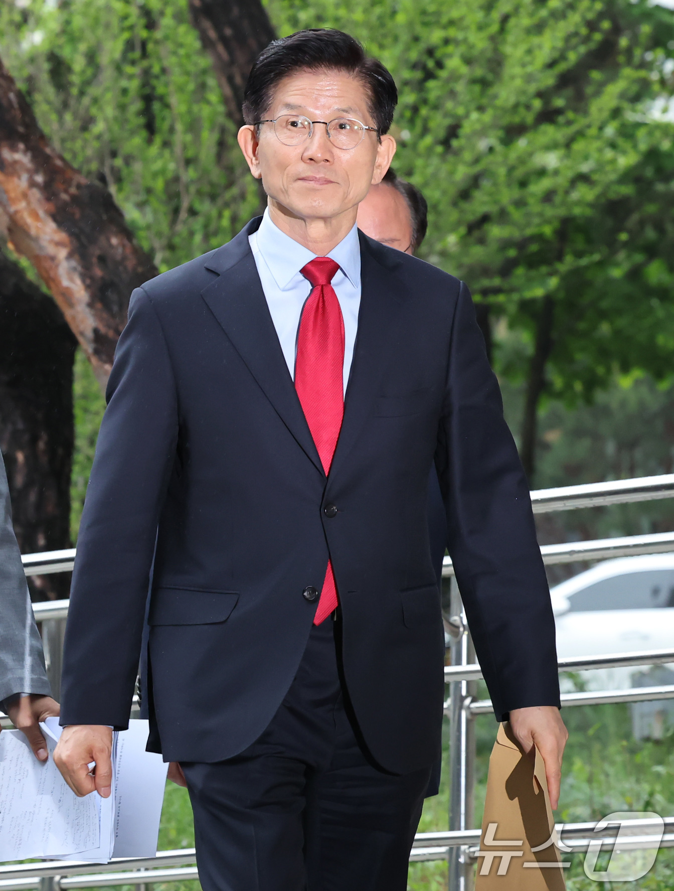 (서울=뉴스1) 장수영 기자 = 국민의힘으로부터 대통령선거 후보 자격이 취소된 김문수 후보가 10일 오후 서울 양천구 남부지방법원에서 열린 후보 선출취소 효력정지 가처분 심문기일에 …
