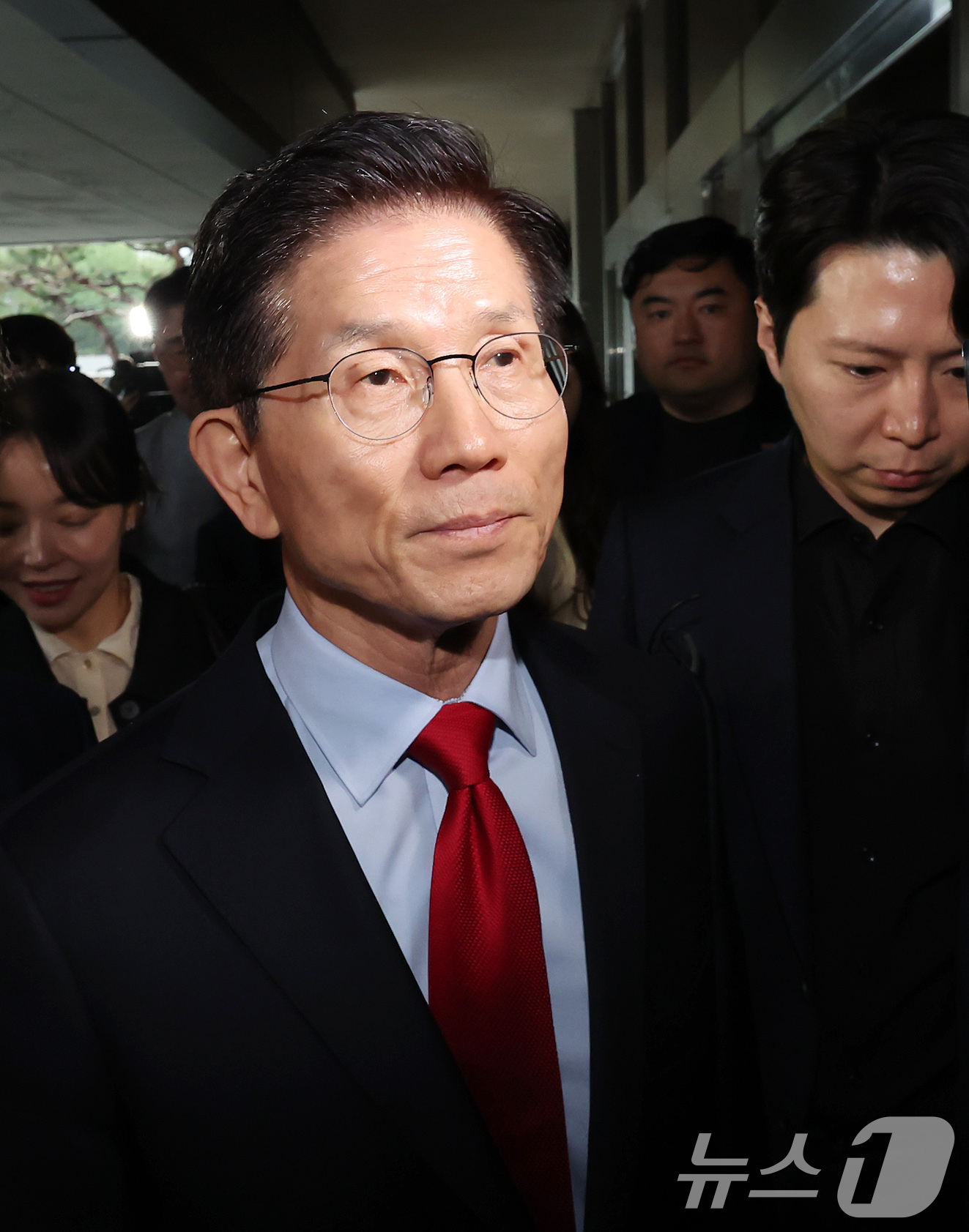 (서울=뉴스1) 장수영 기자 = 국민의힘으로부터 대통령선거 후보 자격이 취소된 김문수 후보가 10일 오후 서울 양천구 남부지방법원에서 열린 후보 선출취소 효력정지 가처분 심문기일에 …