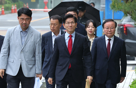 [속보]'후보 취소 효력정지' 가처분 김문수, '묵묵부답' 법원 입장