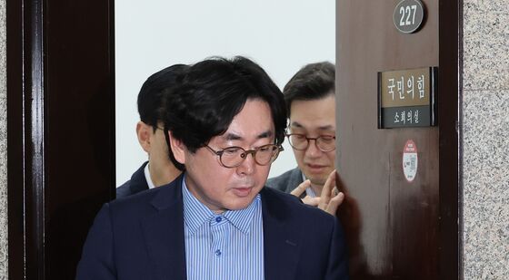 '단일화 실무협상 불발' 회의실 나서는 한덕수측
