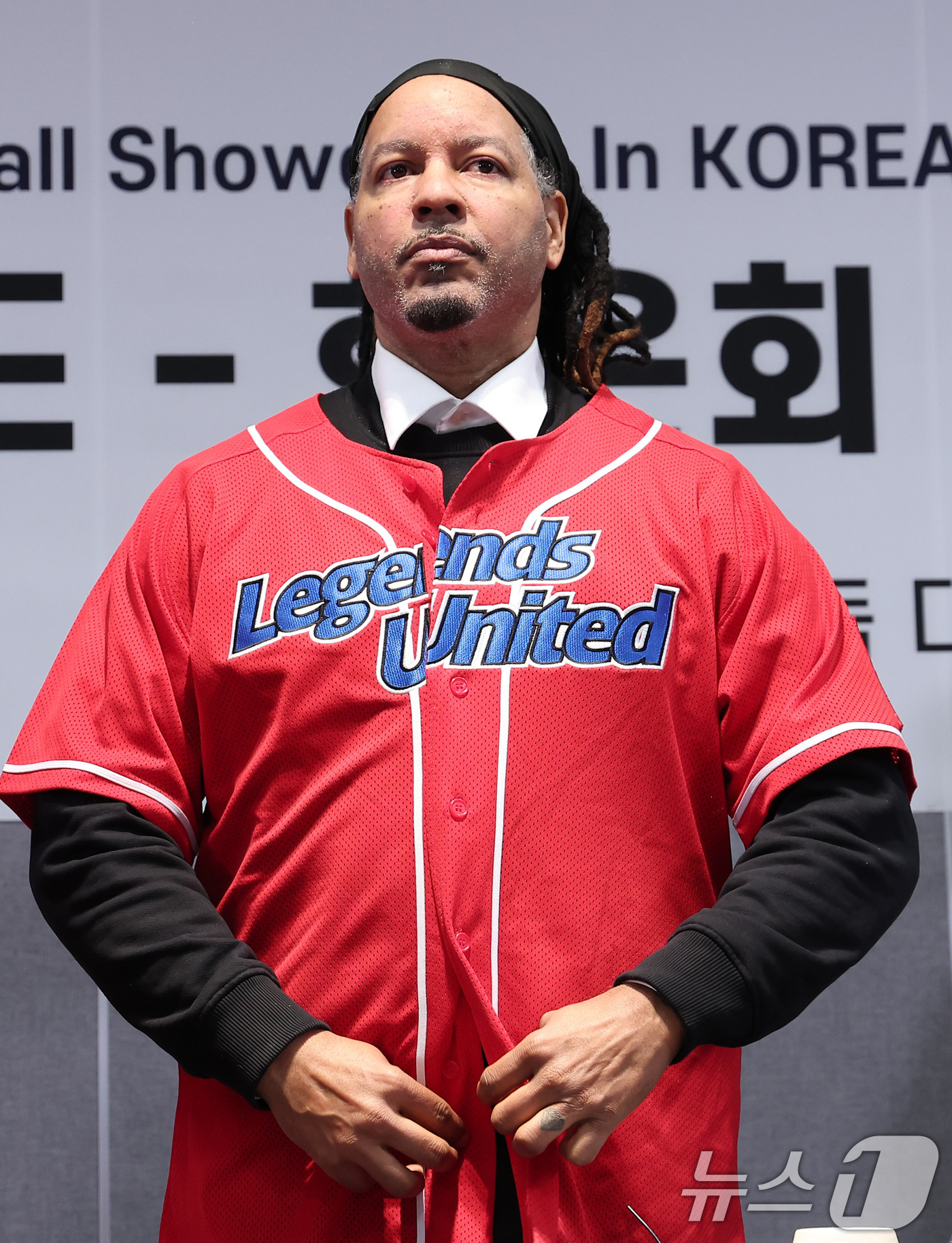 (서울=뉴스1) 김성진 기자 = 메이저리그 통산 555홈런을 기록한 레전드 매니 라미레즈가 11일 서울 고척 스카이돔에서 열린 레전드 유나이티드-한국 프로야구 은퇴선수협회 업무협약 …