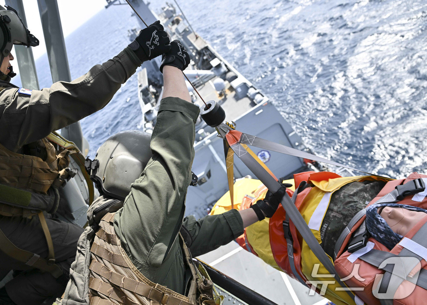 (서울=뉴스1) = 한미 해군은 5월 8일부터 11일까지 동해에서 한미 해군의 압도적인 전력으로 적의 해상도발에 대한 즉각적인 대응태세를 확립하고 연합작전 수행능력을 강화하기 위한 …