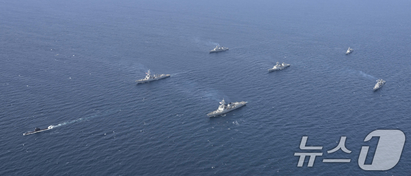 (서울=뉴스1) 박지혜 기자 = 한미 해군은 5월 8일부터 11일까지 동해에서 한미 해군의 압도적인 전력으로 적의 해상도발에 대한 즉각적인 대응태세를 확립하고 연합작전 수행능력을 …