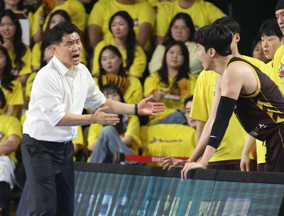 우승 문턱서 완패 조상현 LG 감독 "한 경기 졌을 뿐…5차전서 끝내겠다"