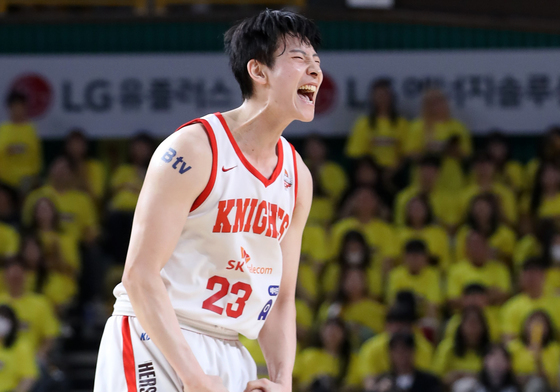 '김형빈 역전 3점포' 5위 SK, 2위 정관장과 혈투 끝 신승(종합)