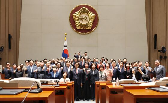 큰절 김문수 "우리는 원팀…이재명 세력 심판해야" 당 화합·반명 강조
