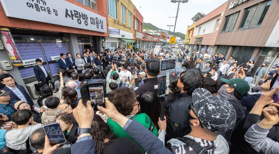 이재명 대선후보 향한 관심