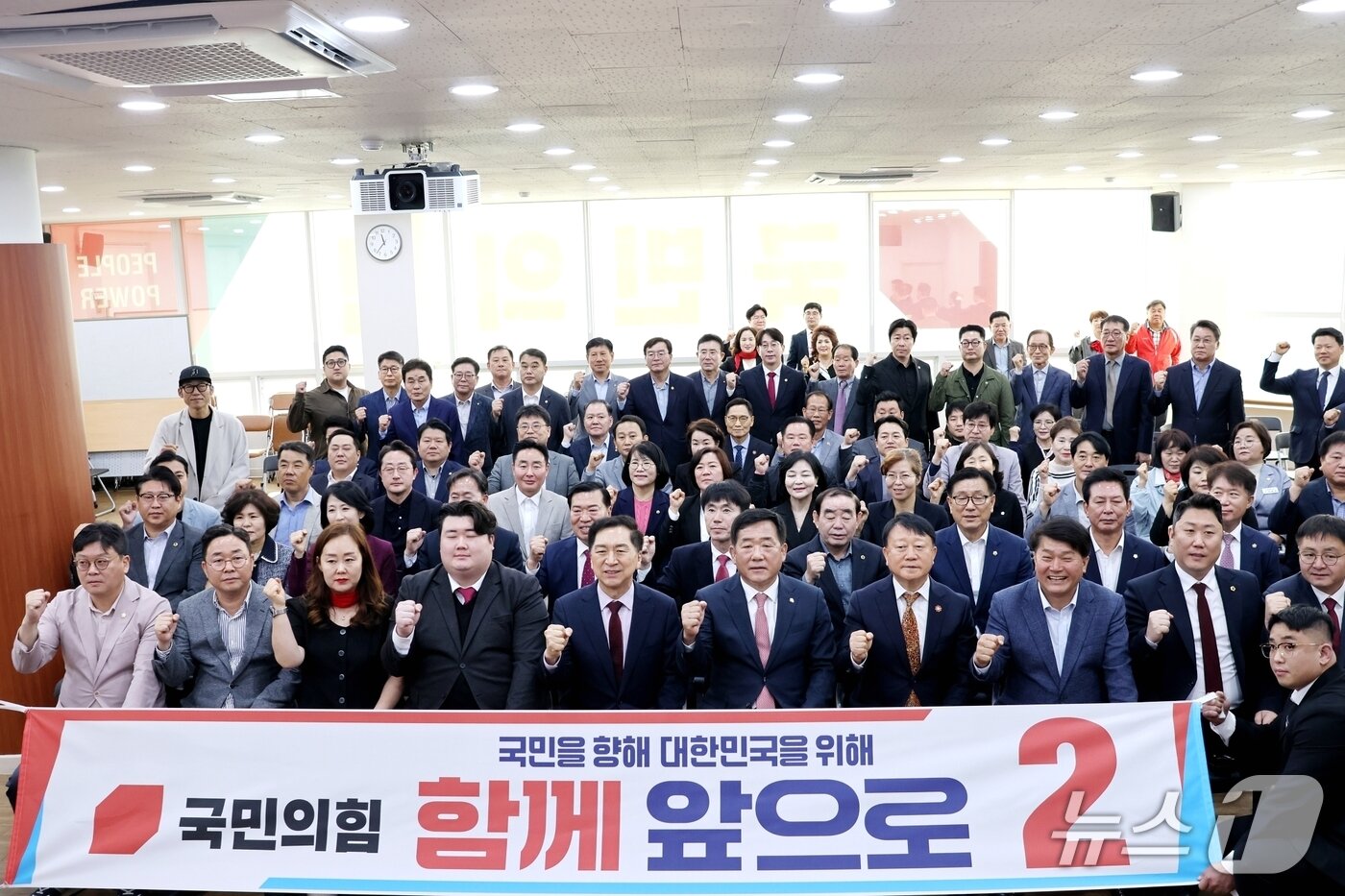 본문 이미지 - 국민의힘 울산시당이 11일 시당 5층 강당에서 21대 울산 선거대책위원회 확대 회의를 열고 본격적인 대선 체제로 전환했다.(국민의힘 울산시당 제공. 재배포 및 DB 금지)/뉴스1