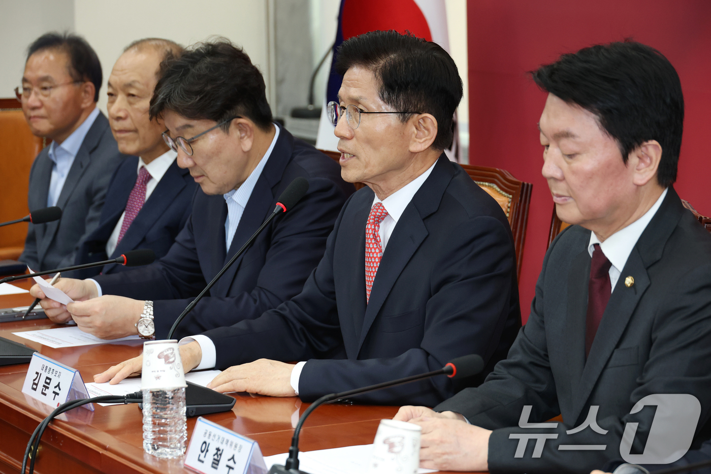 (서울=뉴스1) 이광호 기자 = 김문수 국민의힘 대통령 후보가 11일 오후 서울 여의도 국회에서 열린 중앙선거대책위원회 회의애서 발언하고 있다.  2025.5.11/뉴스1