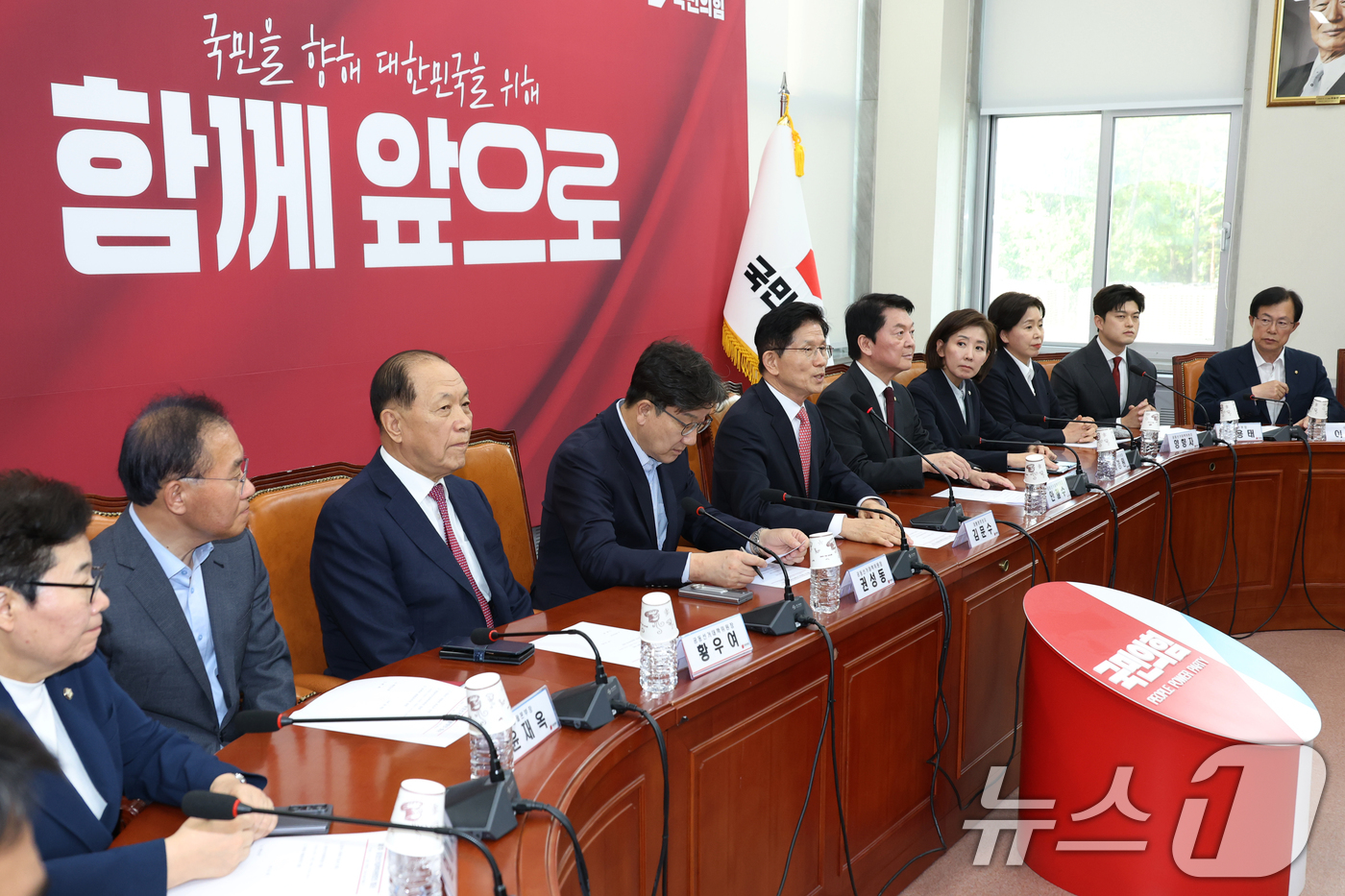 (서울=뉴스1) 이광호 기자 = 김문수 국민의힘 대통령 후보가 11일 오후 서울 여의도 국회에서 열린 중앙선거대책위원회 회의애서 발언하고 있다.  2025.5.11/뉴스1