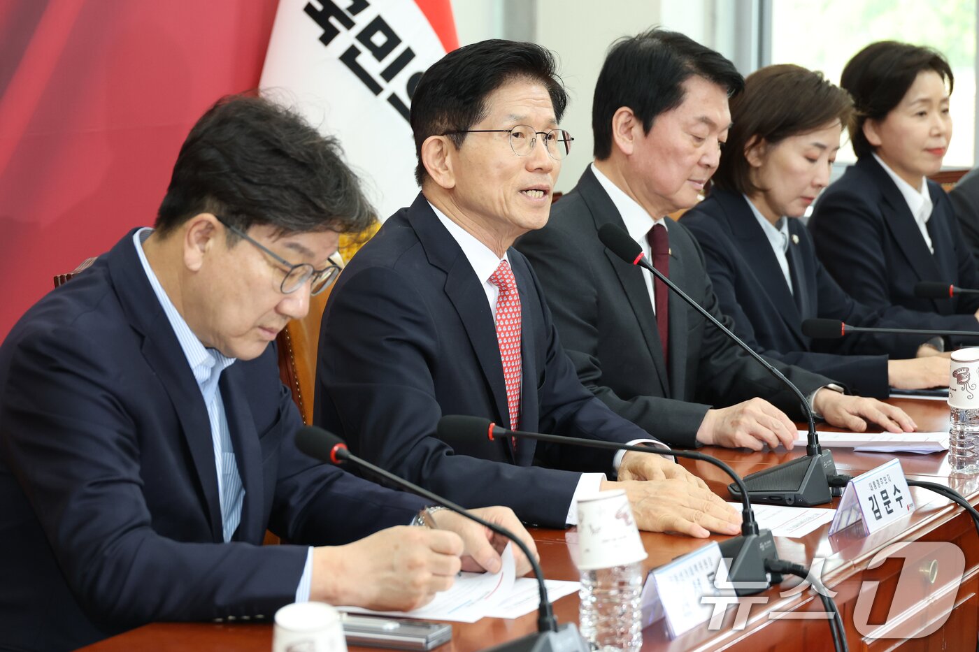 본문 이미지 - 김문수 국민의힘 대통령 후보가 11일 오후 서울 여의도 국회에서 열린 중앙선거대책위원회 회의애서 발언하고 있다. 2025.5.11/뉴스1 ⓒ News1 이광호 기자