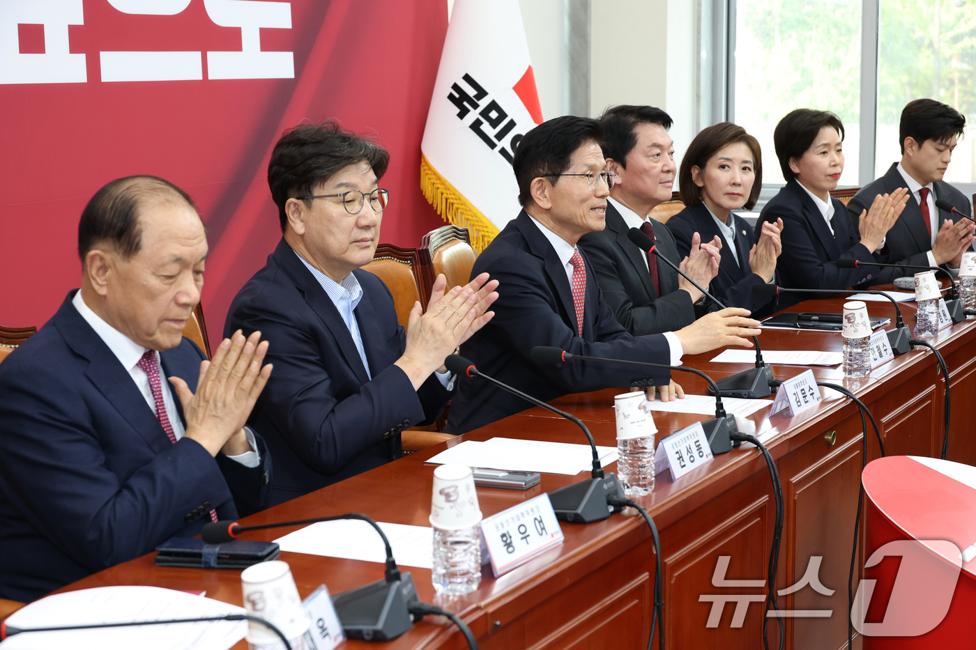 (서울=뉴스1) 이광호 기자 = 김문수 국민의힘 대통령 후보가 11일 오후 서울 여의도 국회에서 열린 중앙선거대책위원회 회의애서 발언하고 있다.  2025.5.11/뉴스1