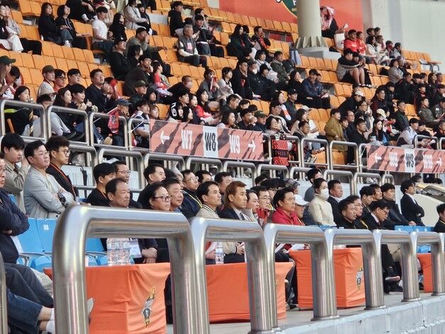 강원FC, 춘천시장 출입제한 논란…김병지 대표·시 축구협회장 '대화 시도'(종합)