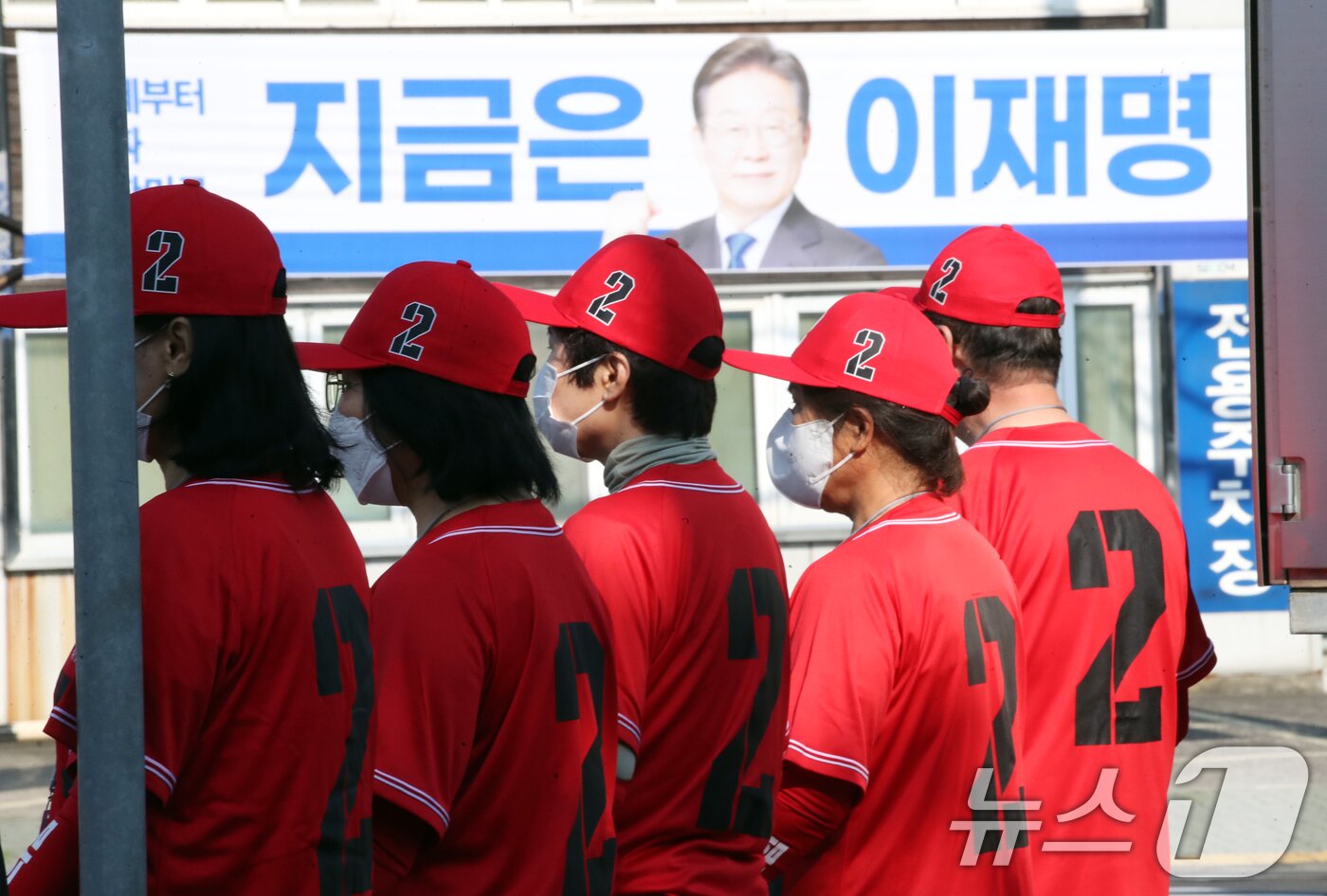 본문 이미지 - 제21대 대통령 선거 공식 선거운동이 시작된 12일 오전 제주시 도남동 보건소사거리에서 국민의힘 제주도당이 김문수 후보에 대한 지지를 호소하고 있다. 2025.5.12/뉴스1 ⓒ News1 오현지 기자