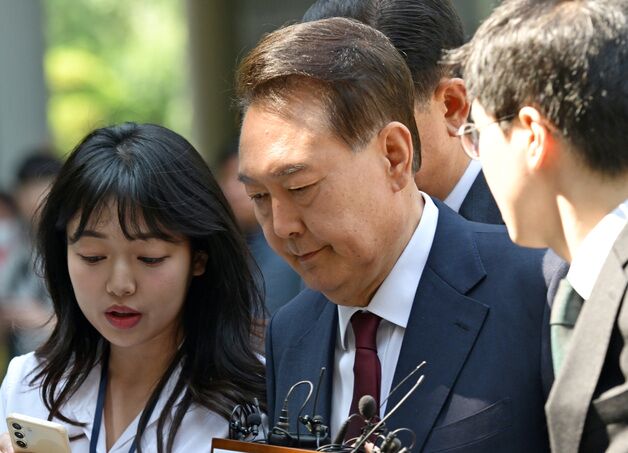 [뉴스1 PICK]윤석열, '지상 출입구'로 법원 출석