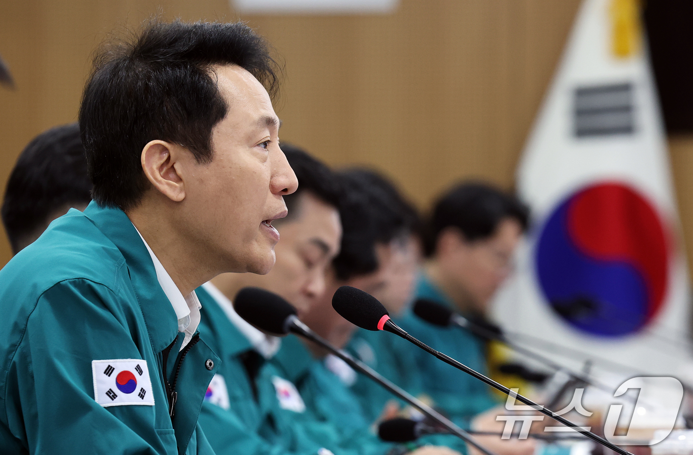(서울=뉴스1) 오대일 기자 = 오세훈 서울시장이 12일 오전 서울 중구 서울시청 기획상황실에서 열린 2025년 풍수해 대책 추진현황 보고회에서 모두발언을 하고 있다.서울시는 이날 …