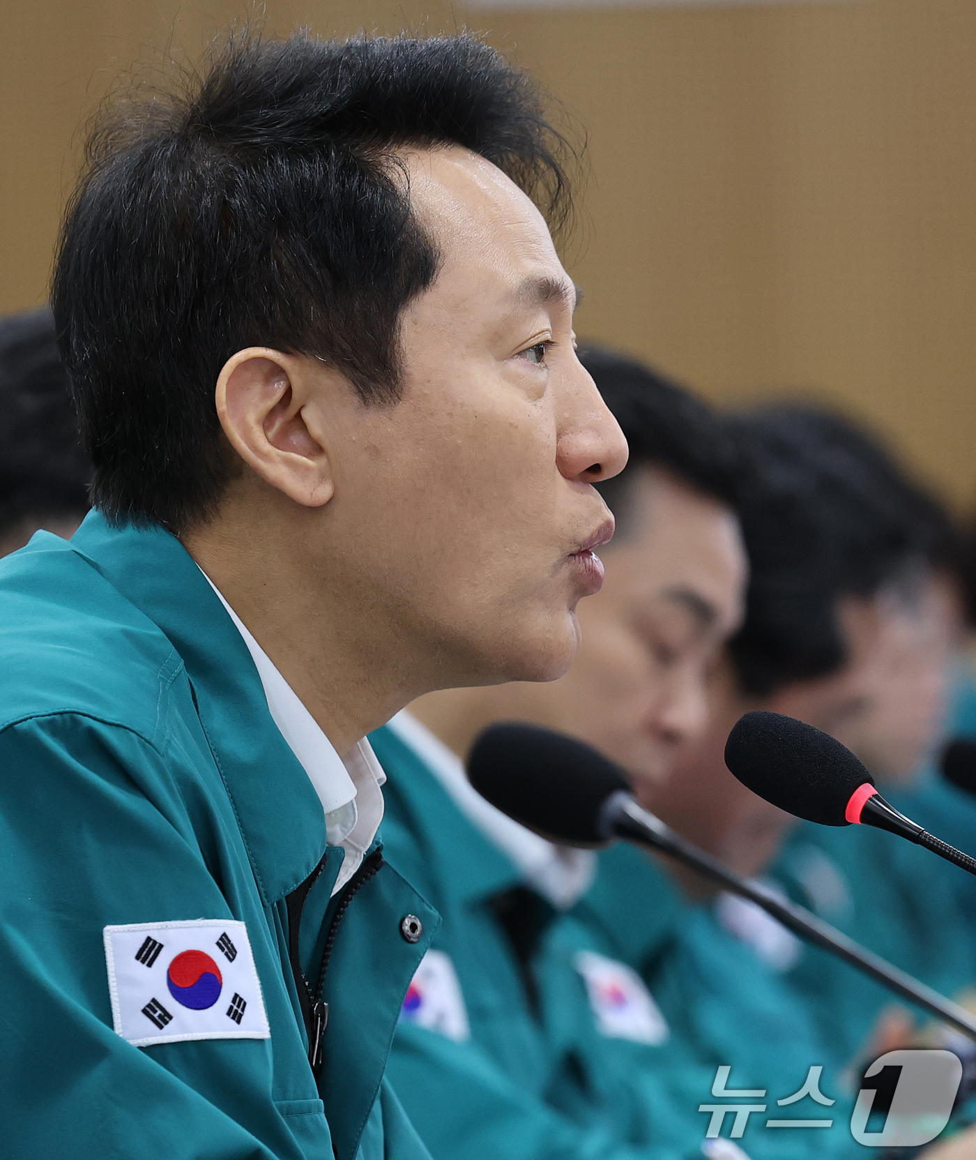 (서울=뉴스1) 오대일 기자 = 오세훈 서울시장이 12일 오전 서울 중구 서울시청 기획상황실에서 열린 2025년 풍수해 대책 추진현황 보고회에서 모두발언을 하고 있다.서울시는 이날 …
