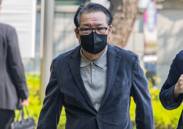 '이권 개입' 의혹 건진법사 '김건희 목걸이' 질문에 묵묵부답