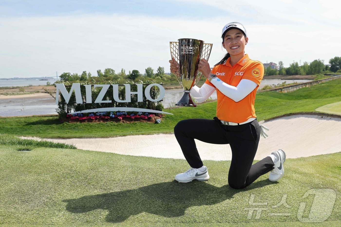 (저지시티 AFP=뉴스1) 우동명 기자 = 태국의 지노 티띠꾼이 11일(현지시간) 뉴저지주 저지시티의 리버티 내셔널 골프클럽에서 열린 LPGA 투어 미즈호 아메리카스 오픈서 시즌 …