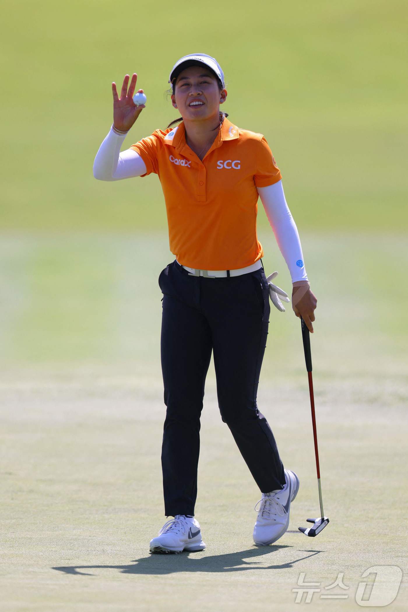 (저지시티 AFP=뉴스1) 우동명 기자 = 태국의 지노 티띠꾼이 11일(현지시간) 뉴저지주 저지시티의 리버티 내셔널 골프클럽에서 열린 LPGA 투어 미즈호 아메리카스 오픈서 시즌 …