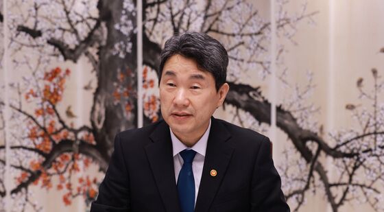 이주호 권한대행, '상호호혜 원칙, 대미 협의에 만전'