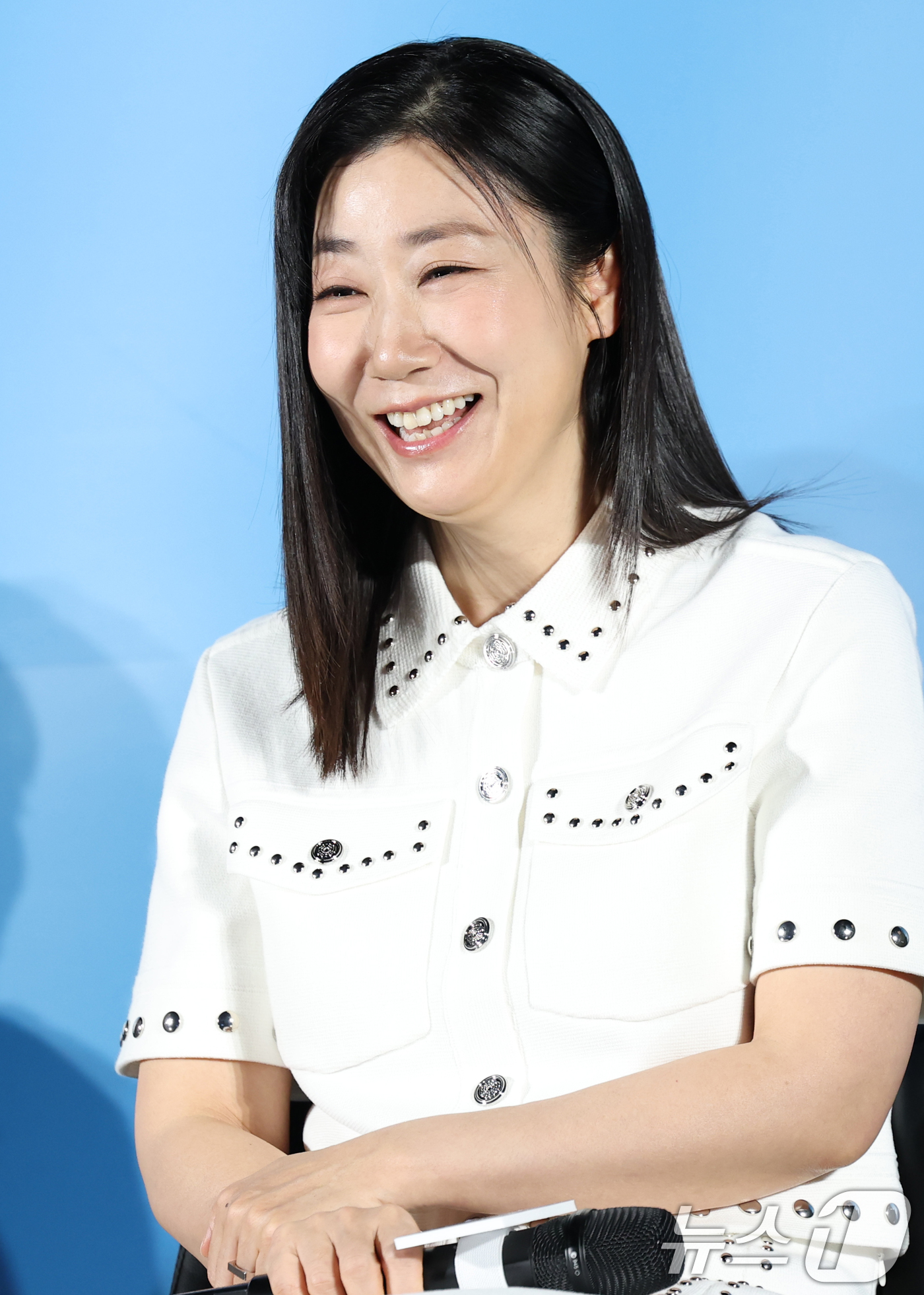 (서울=뉴스1) 권현진 기자 = 배우 라미란이 12일 오전 서울 광진구 롯데시네마 건대입구점에서 열린 영화 '하이파이브' 제작보고회에 참석해 캐릭터 소개를 하고 있다.'하이파이브' …