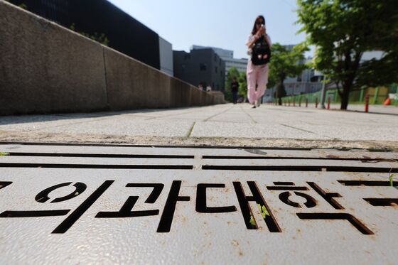 의대 증원에 의대 5곳 중 4곳 합격선 하락…대입 변수 커졌다
