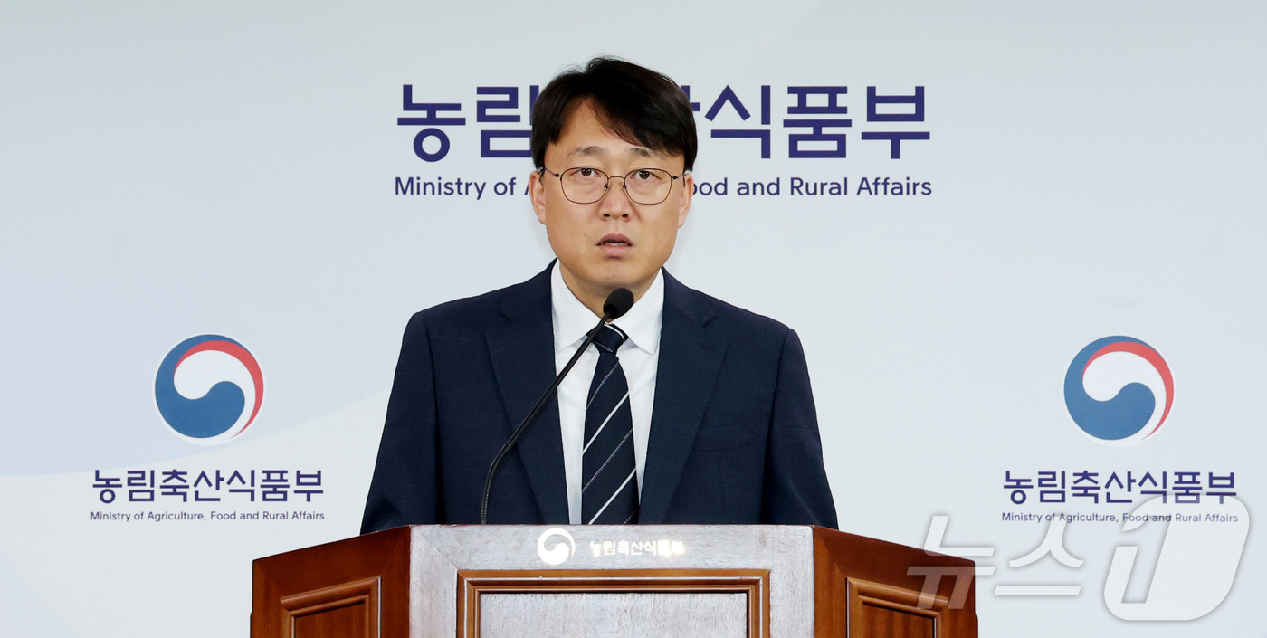 (세종=뉴스1) 김기남 기자 = 홍인기 농림축산식품부 유통소비정책관이 12일 세종시 정부세종청사에서 농식품 수급 상황과 대응 방향을 발표하고 있다. 2025.5.12/뉴스1
