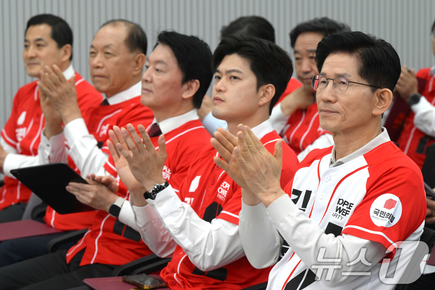 (서울=뉴스1) 이광호 기자 = 김문수 국민의힘 대통령 후보가 12일 서울 여의도 중앙당사에서 열린 중앙선거대책위원회 임명장 수여식에 참석해 있다. (공동취재)  2025.5.12 …