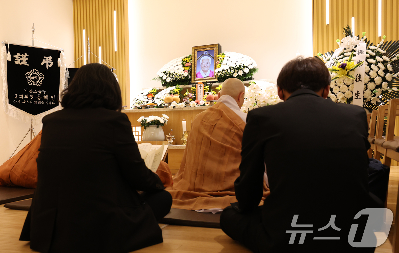 (용인=뉴스1) 김영운 기자 = 12일 경기 용인시 처인구 쉴낙원 경기장례식장에 일본군 위안부 피해자인 故 이옥선 할머니(부산 출생) 빈소가 마련돼 있다.이 할머니의 발인은 오는 …